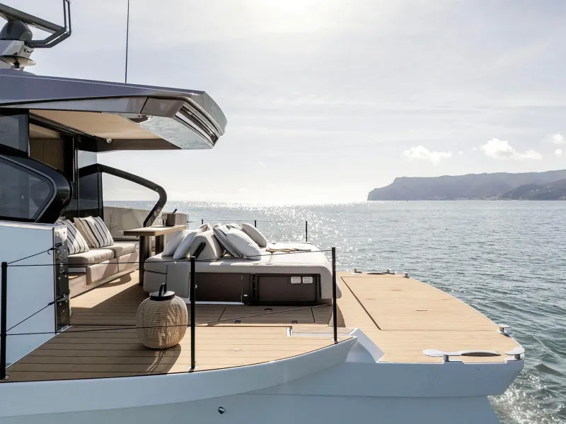 Azimut Seadeck 6 2025