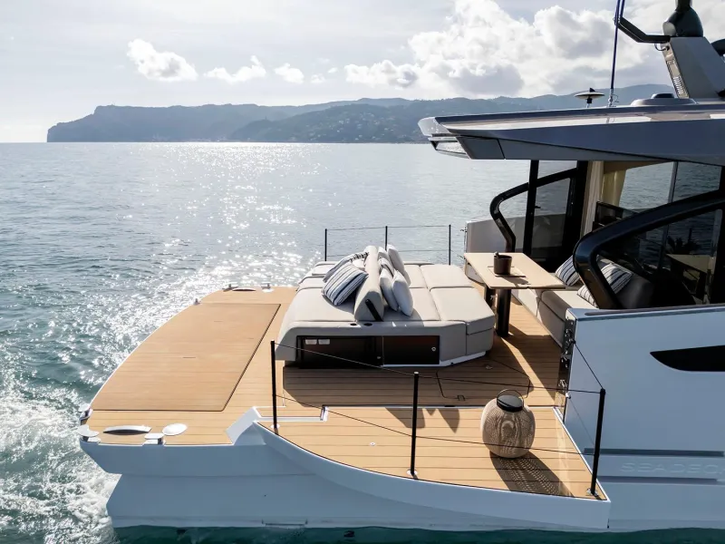 Azimut Seadeck 6 2025