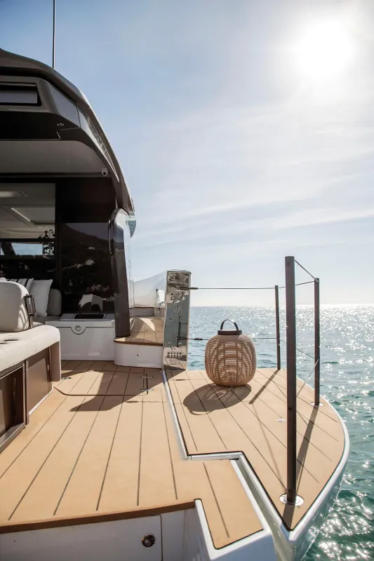 Azimut Seadeck 6 2025