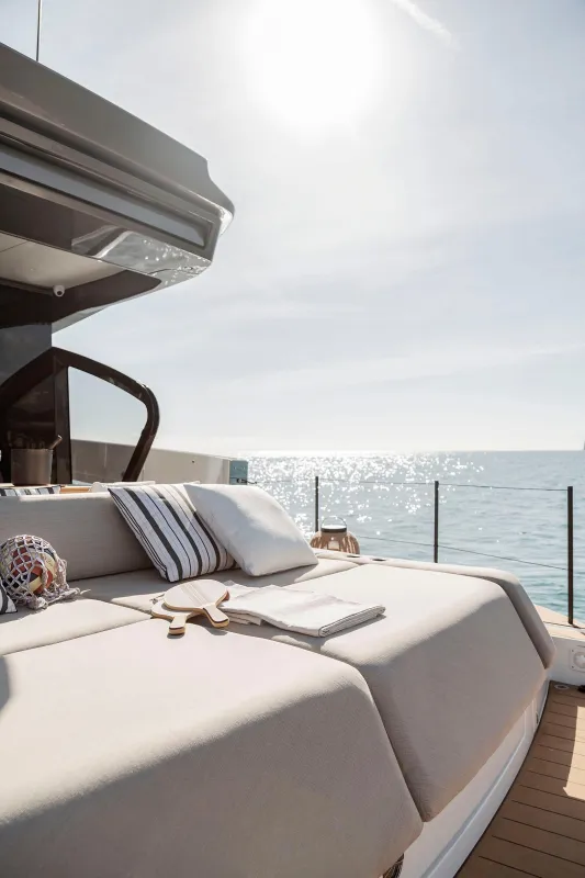Azimut Seadeck 6 2025