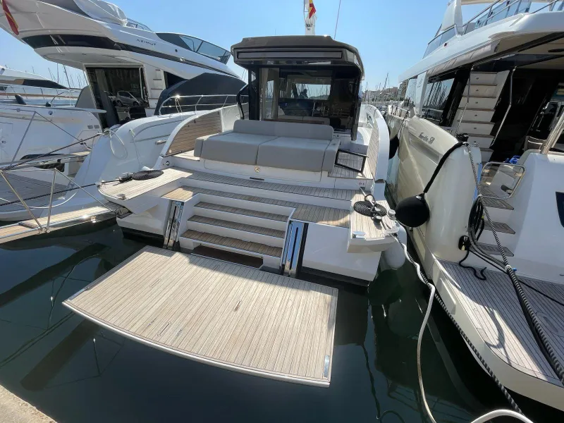 Azimut Seadeck 6 2025