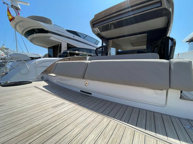 Azimut Seadeck 6 2025