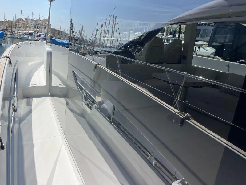 Azimut Seadeck 6 2025