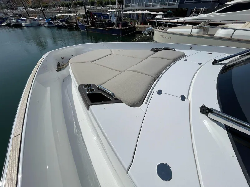 Azimut Seadeck 6 2025