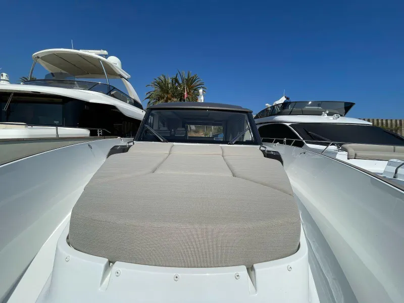 Azimut Seadeck 6 2025