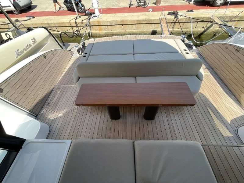 Azimut Seadeck 6 2025