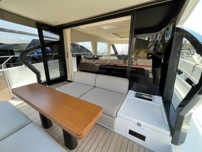 Azimut Seadeck 6 2025
