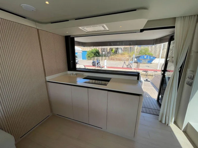 Azimut Seadeck 6 2025