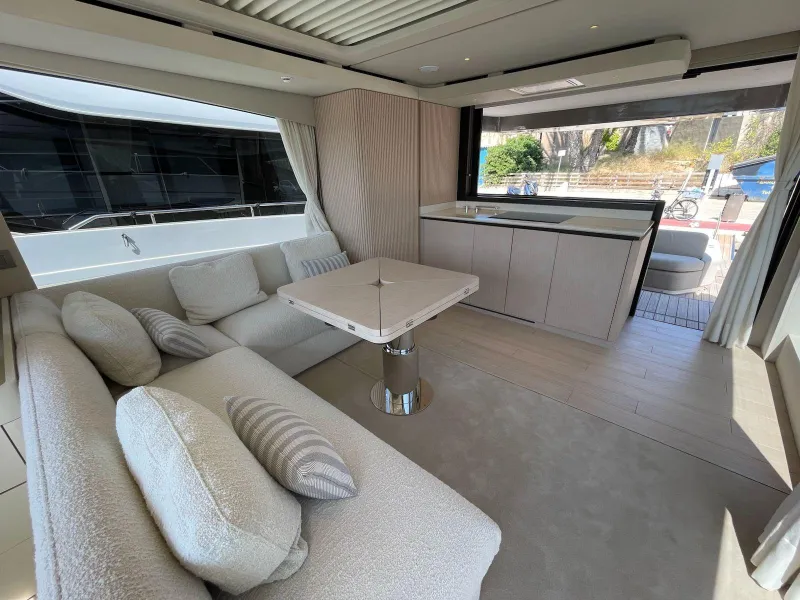 Azimut Seadeck 6 2025
