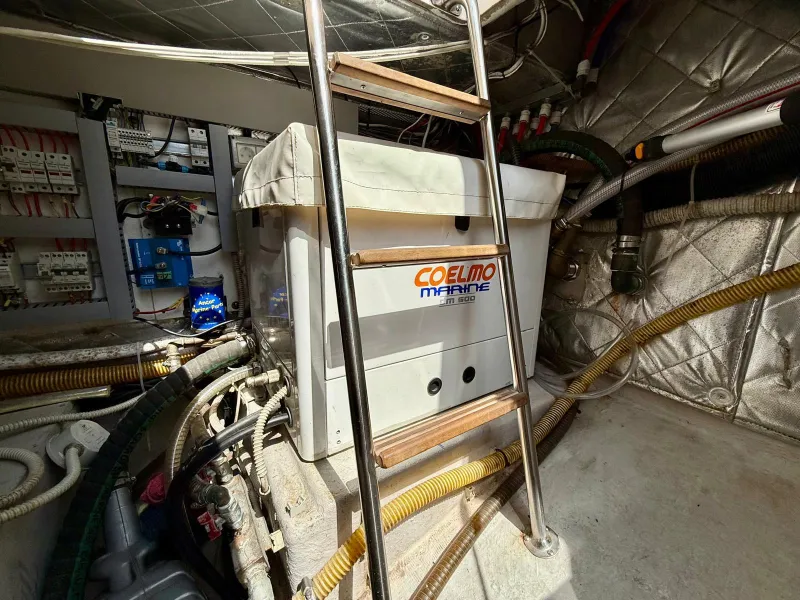 Mano Marine 42.50 2010