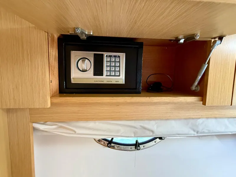 Mano Marine 42.50 2010
