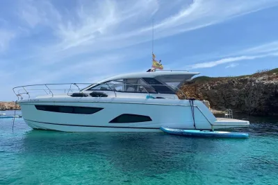 Foto del barco Sealine S330 2016