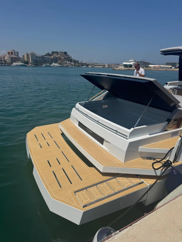 De Antonio Yachts D50 open 2025