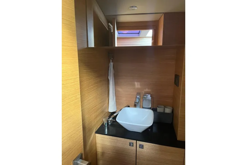 De Antonio Yachts 33cruisers 2018