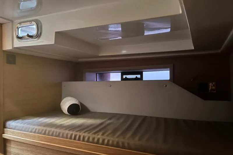 De Antonio Yachts 33cruisers 2018