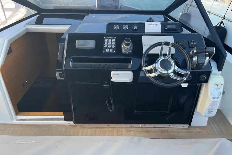 De Antonio Yachts 33cruisers 2018