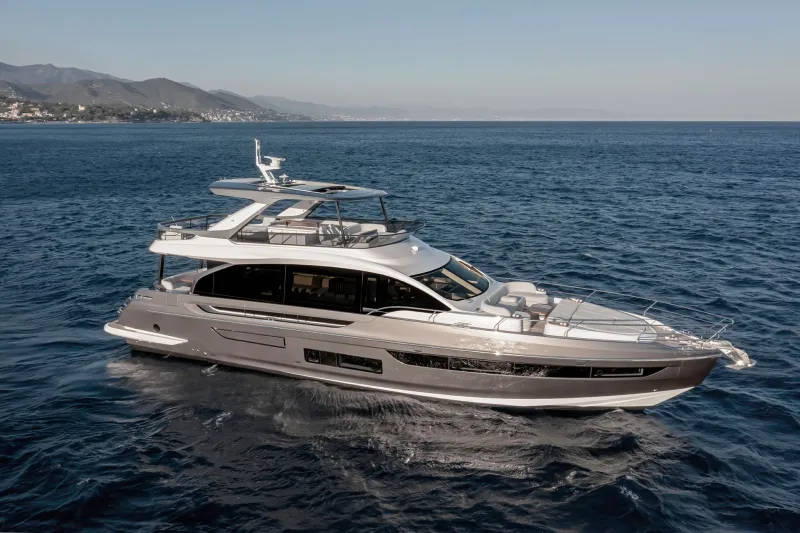 Azimut Fly 72 2026