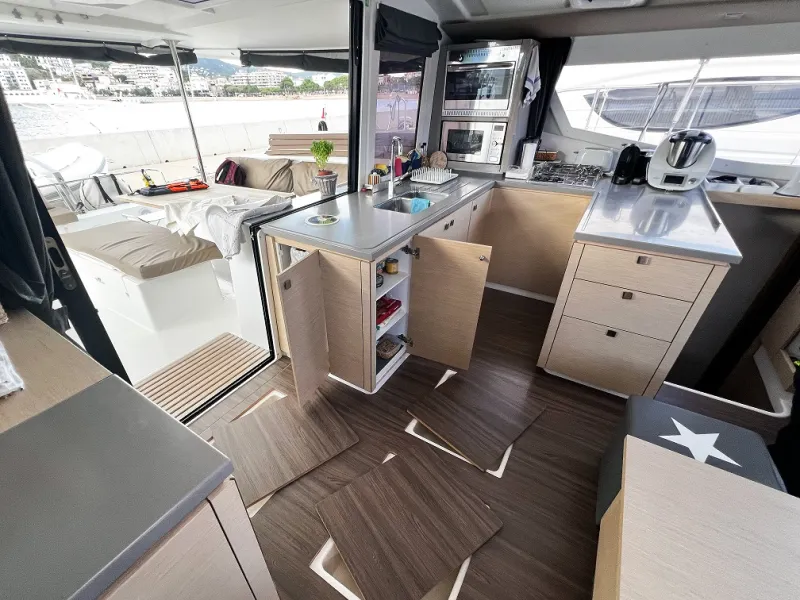 Fountaine Pajot  FOUNTAINE PAJOT HELIA 44 MAESTRO 2016