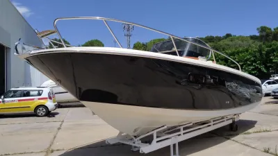 Foto del barco Invictus  INVICTUS 280 CX 2018