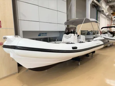 Foto del barco Ranieri International RANIERI CAYMAN 23 SPORT 2018