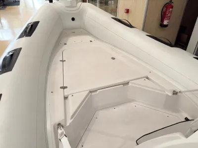 Foto del barco Ranieri International RANIERI CAYMAN 23 SPORT 2018