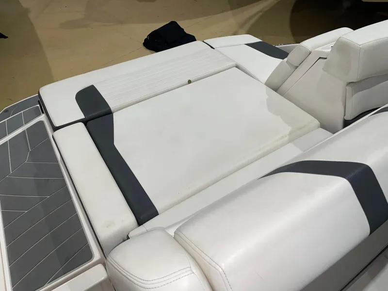 Regal REGAL 24 FASDECK 2018