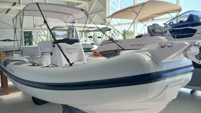 Foto del barco Ranieri International RANIERI CAYMAN 19 SPORT 2023