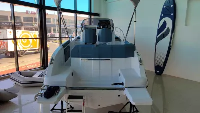 Foto del barco Ranieri International RANIERI NEXT 240 SH 2023