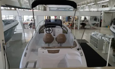 Foto del barco Ranieri International RANIERI VOYAGER 19 S 2021