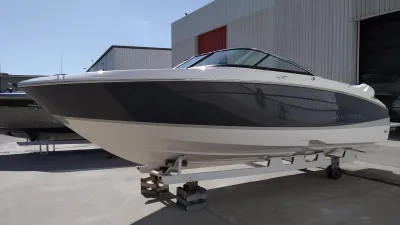 Foto del barco Regal REGAL LX4 2022