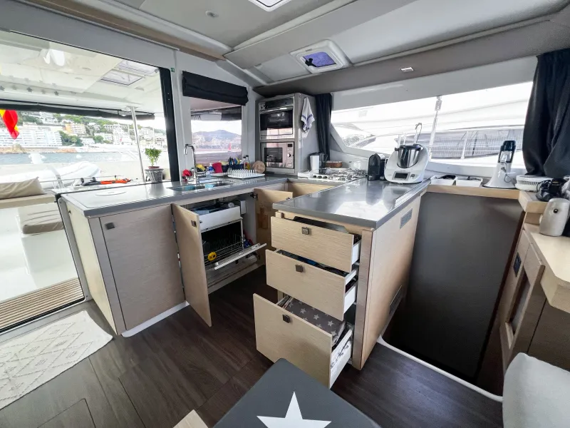 Fountaine Pajot  FOUNTAINE PAJOT HELIA 44 MAESTRO 2016