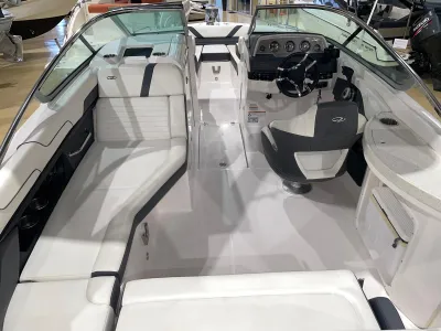 Foto del barco Regal REGAL 24 FASDECK 2018