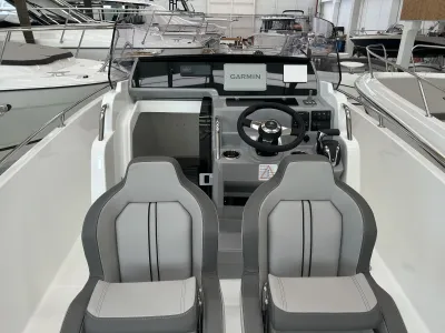 Foto del barco Jeanneau JEANNEAU CAP CAMARAT 7.5 CC SERIE 3 2024