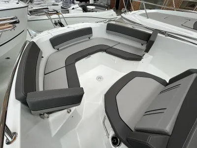 Foto del barco Jeanneau JEANNEAU CAP CAMARAT 7.5 CC SERIE 3 2024