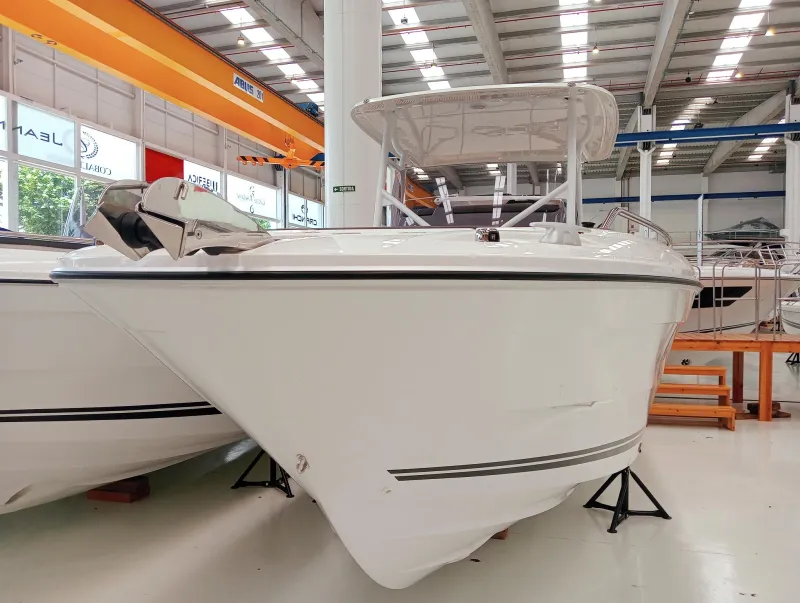 Jeanneau JEANNEAU CAP CAMARAT 7.5 CC SERIE 3 2024