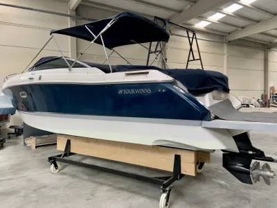 Foto del barco Four Winns FOUR WINNS SUNDOWNER 265 2014