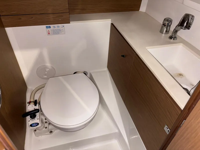 Jeanneau JEANNEAU LEADER 8 2012