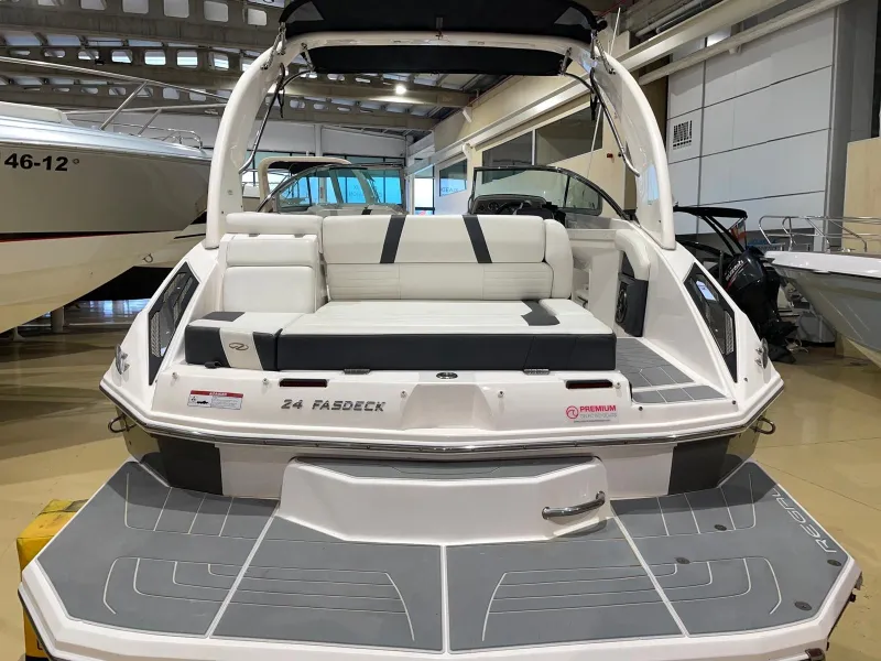 Regal REGAL 24 FASDECK 2018