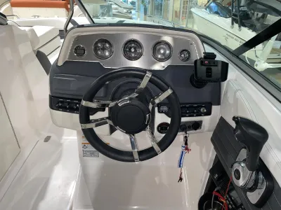 Foto del barco Regal REGAL 24 FASDECK 2018