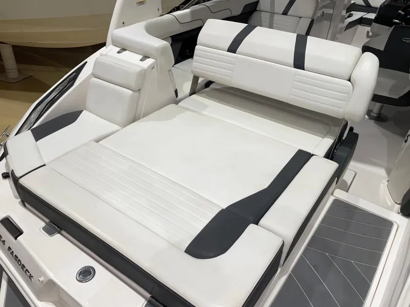 Regal REGAL 24 FASDECK 2018