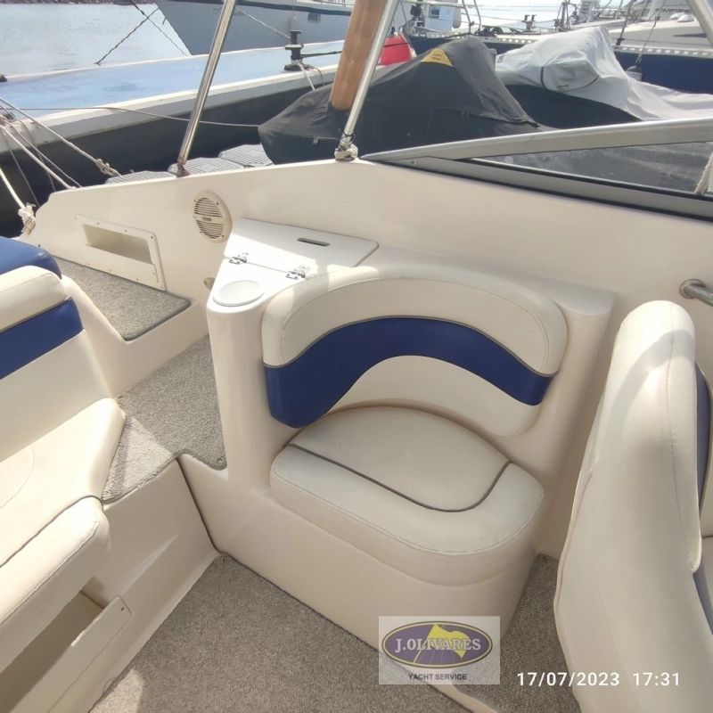 Rinker 232 Captiva 2004