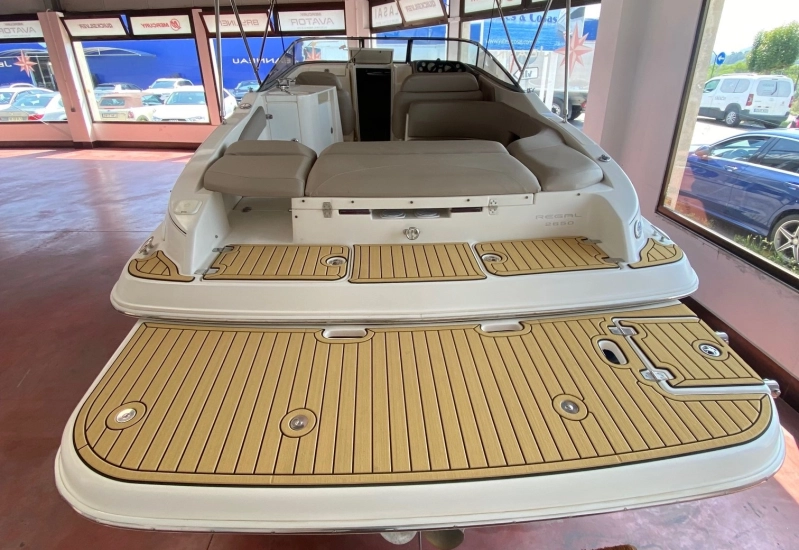 Regal 2650 Cuddy 2005