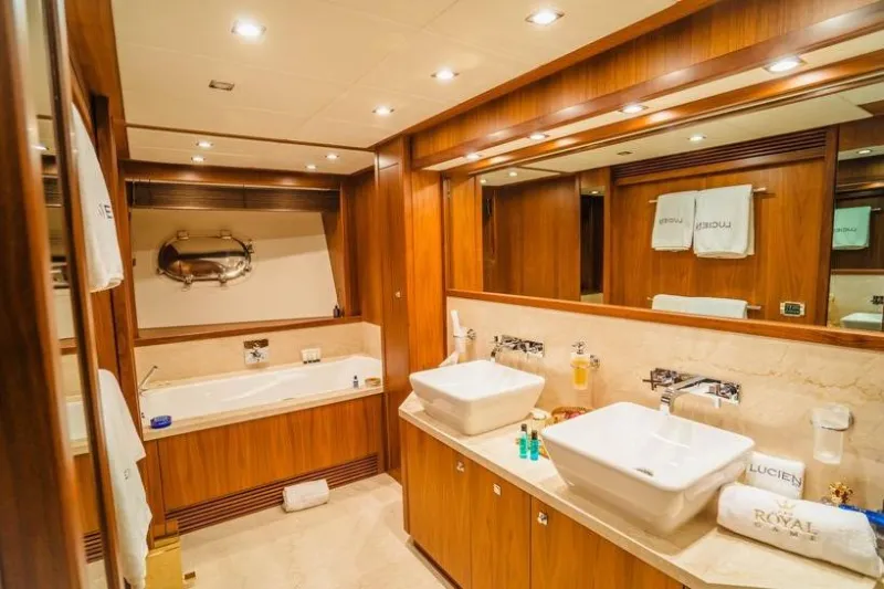 Sunseeker 40 Metre Yacht 2010