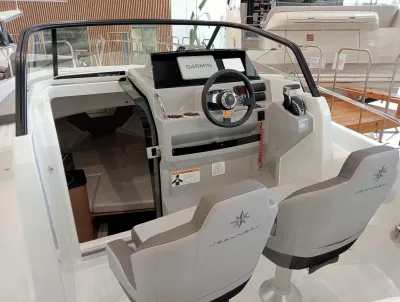 Foto del barco Jeanneau JEANNEAU CAP CAMARAT 7.5 WA SERIE 3 2026