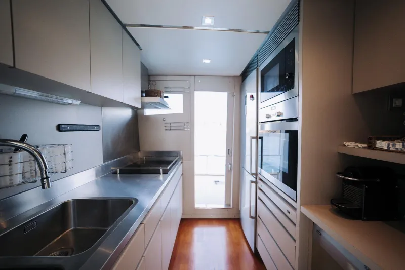 Cantieri di Pisa Akhir 22 1988