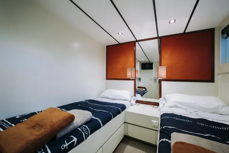 Cantieri di Pisa Akhir 22 1988