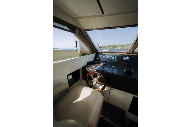 Cantieri di Pisa Akhir 22 1988