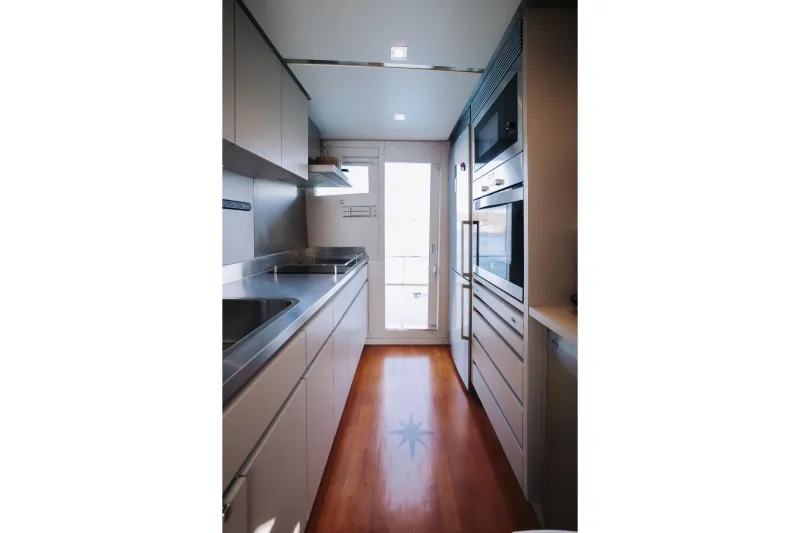 Cantieri di Pisa Akhir 22 1988