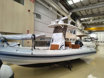 Foto del barco Tiger Marine  TIGER MARINE 740 PROLINE 2025