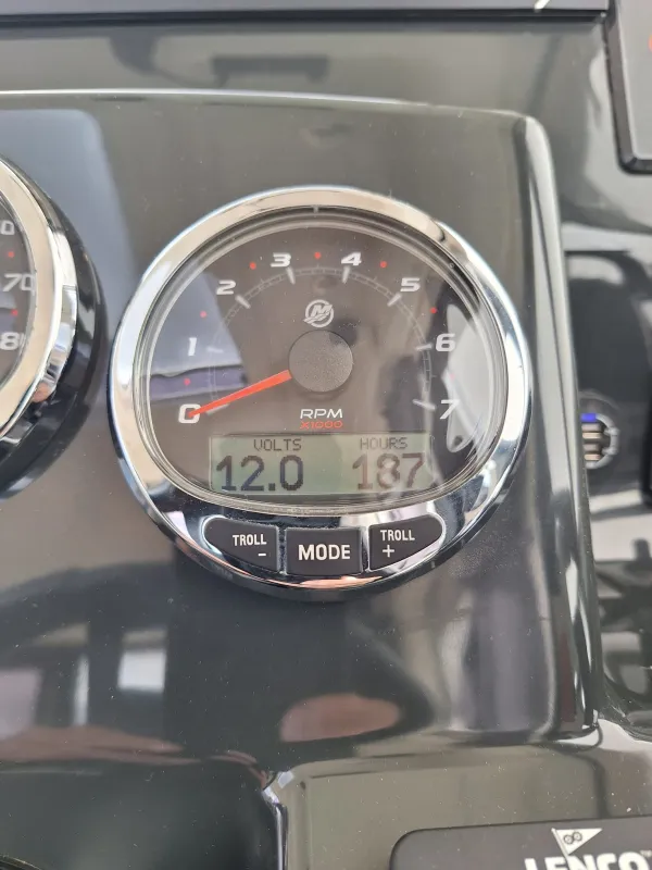 Quicksilver QUICKSILVER ACTIV 905 WEEKEND 2023